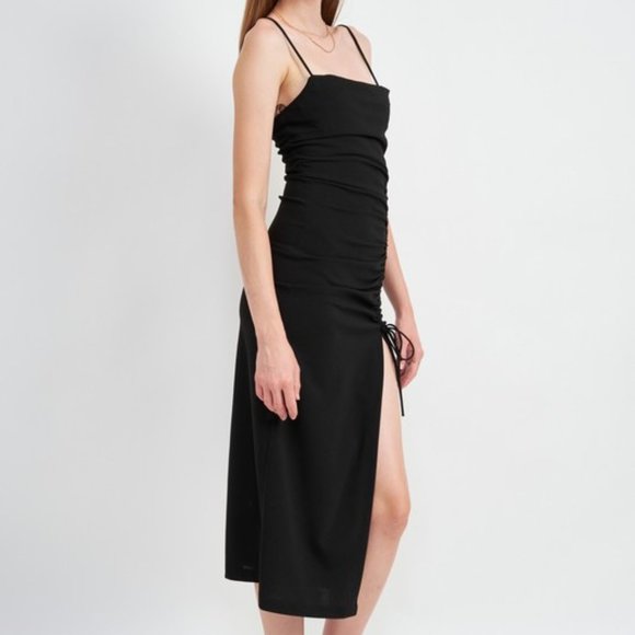 ❌SOLD OUT❌ MUST HAVE BLACK RUCHED MIDI DRESS - Picture 2 of 3